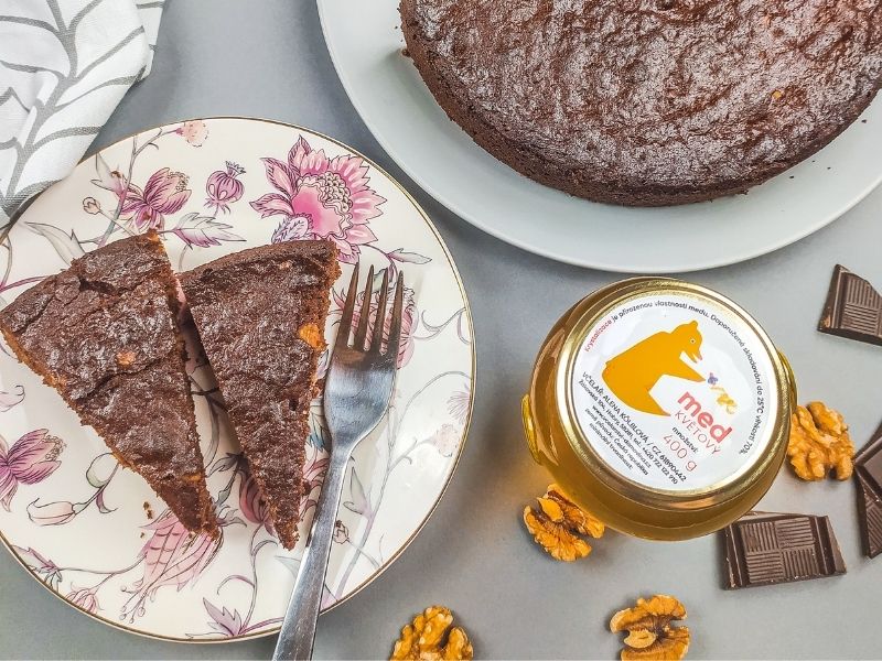 Brownies s čokoládou medem a ořechy